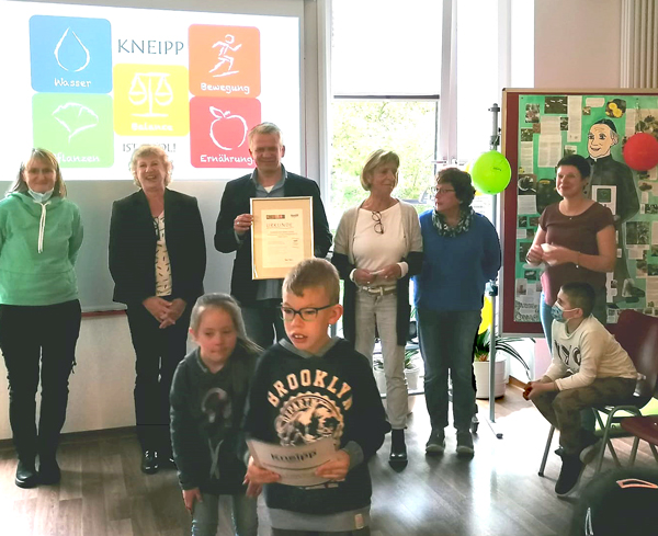 Strahlende Gesichter bei der Zertifizierung der Kardinal-von-Galen-Schule in Eslohe