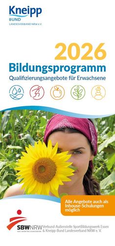 Deckblatt des Bildungsprogramms 2026, eine Frau hält eine Sonnenblume in die Kamera