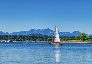 See mit Segelbot